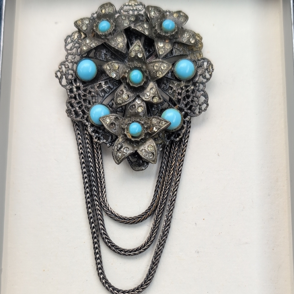 VINTAGE 1910s 1930s FILIGREE CLOTHING CLIP ART DECO ART NOUVEAU BLUE STONE RARE